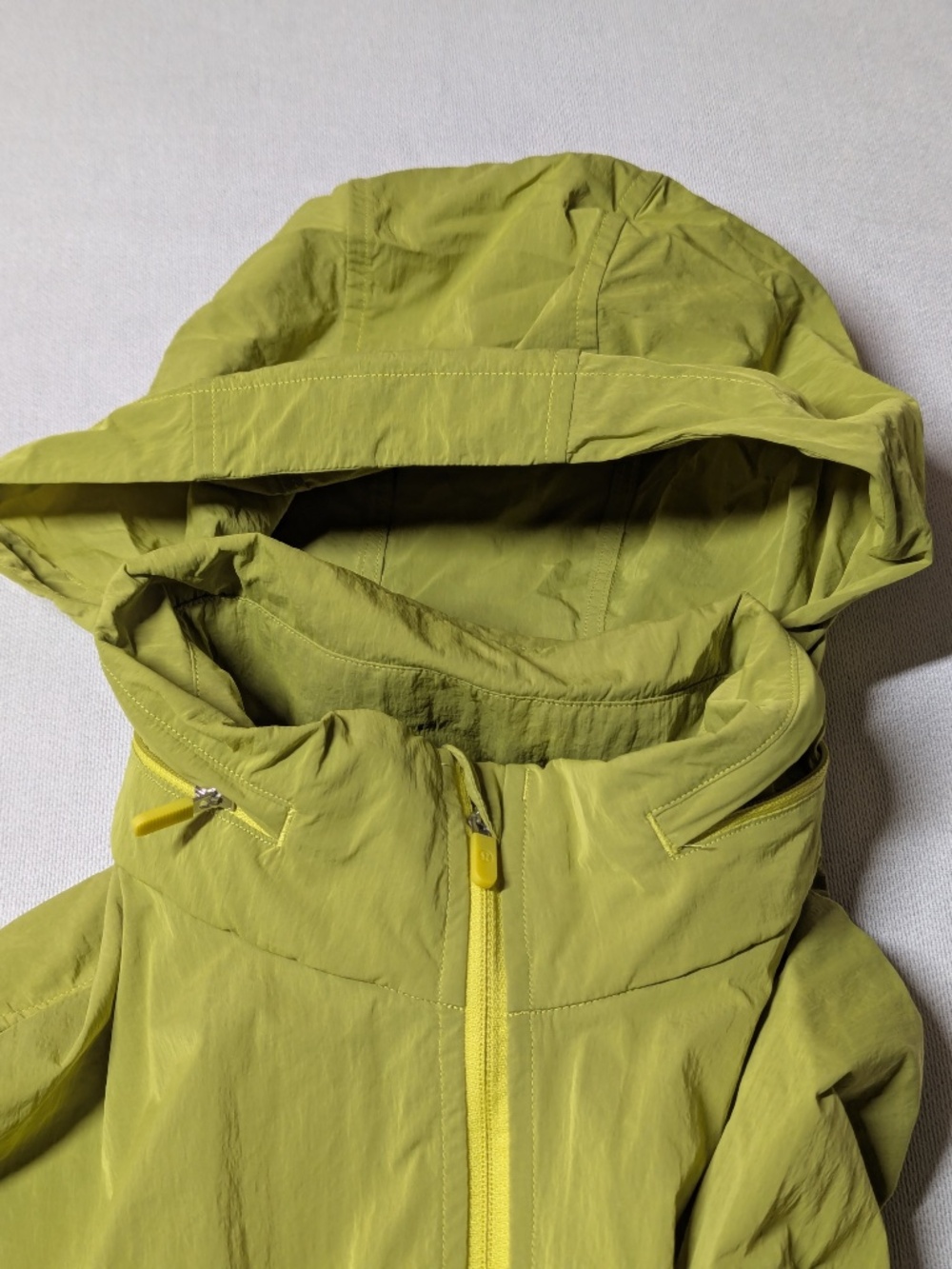 Lululemon Lightweight Hooded Jacket - Size 4 - Picture 10 of 16